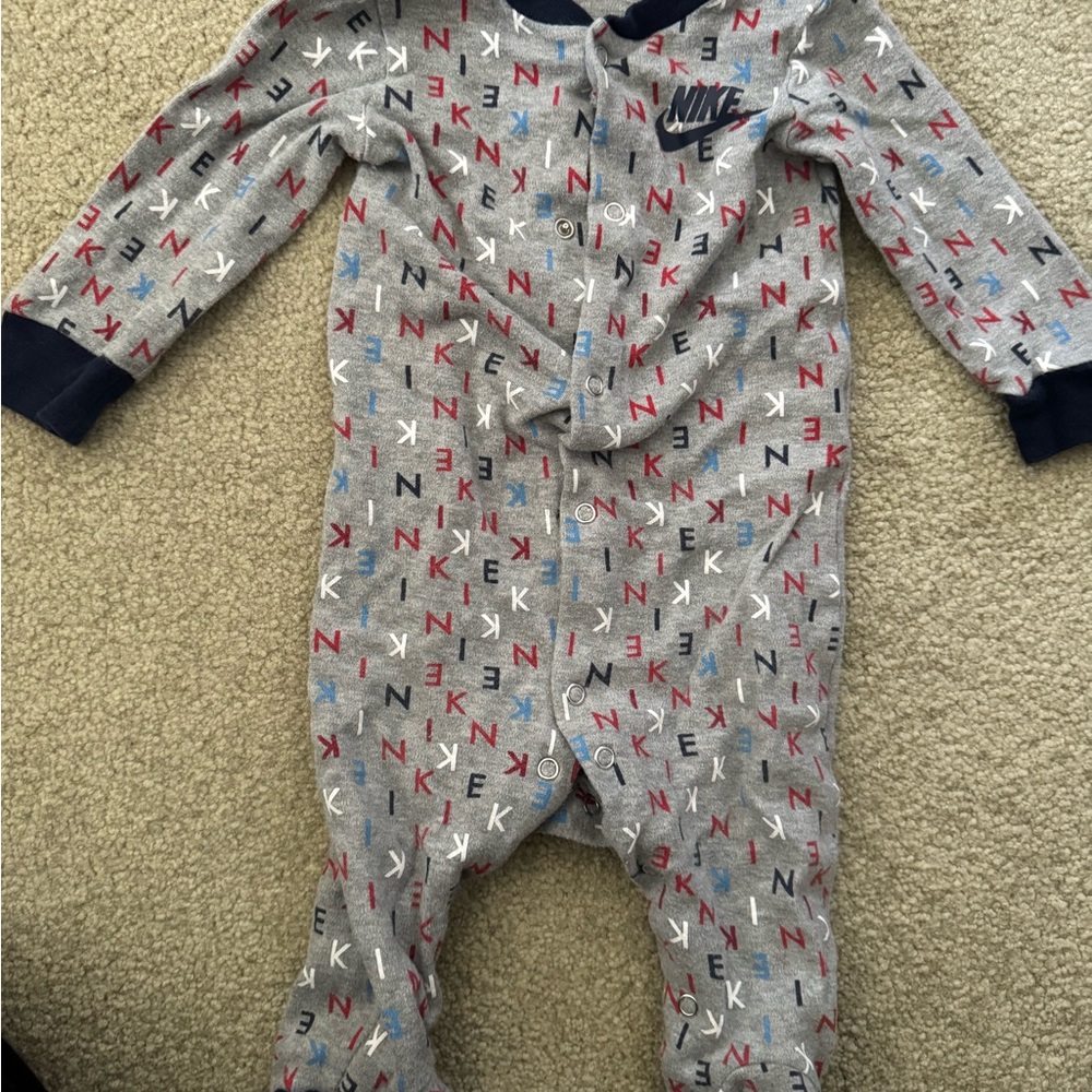 Nike Kids Graphic Sleepers (6) - Picture 3 of 7